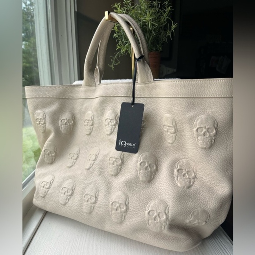 IO PELLE Italian Leather 3D Skull Weekender Tote Latte XL NWT
